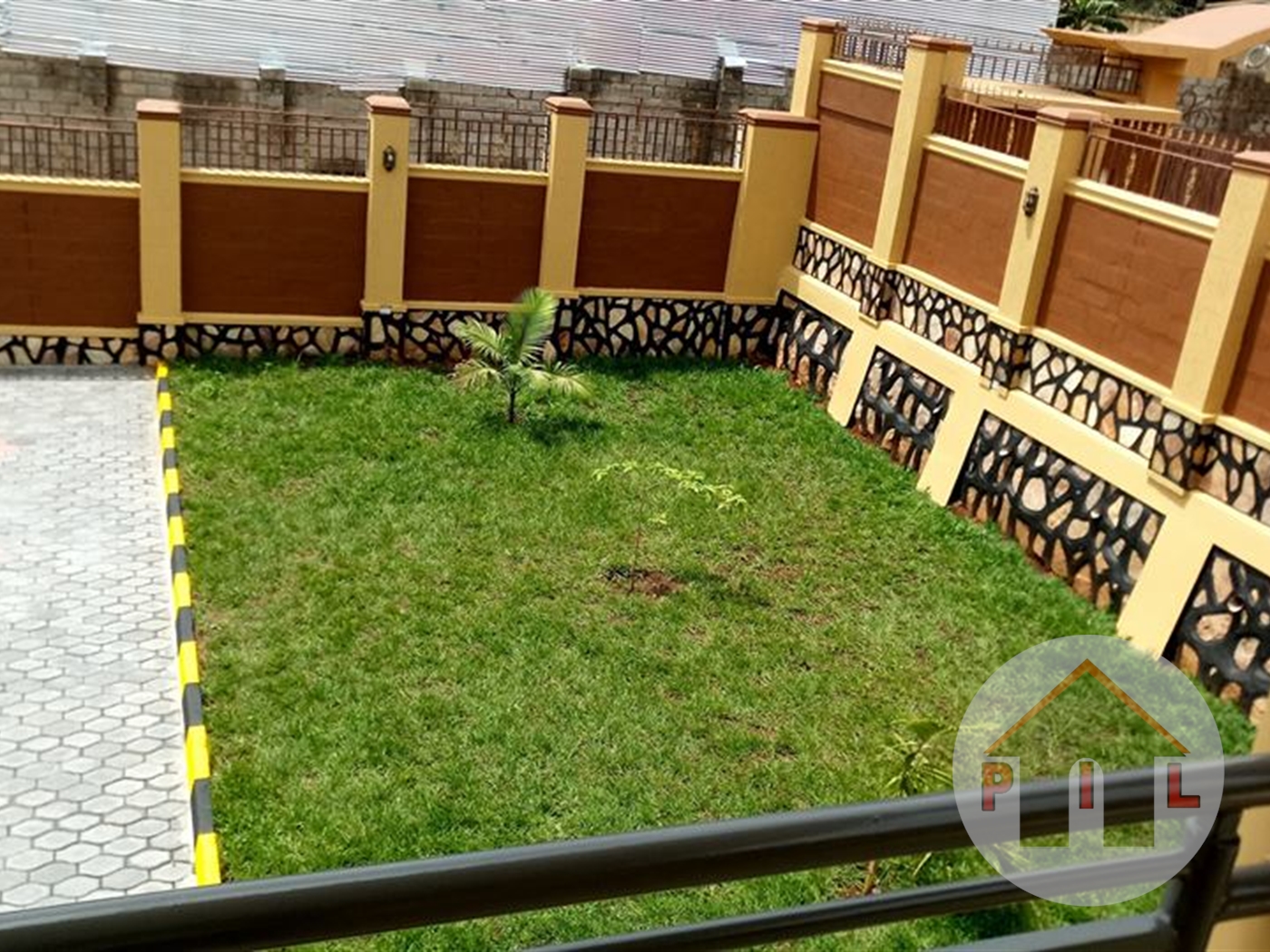 Mansion for sale in Bwebajja Wakiso