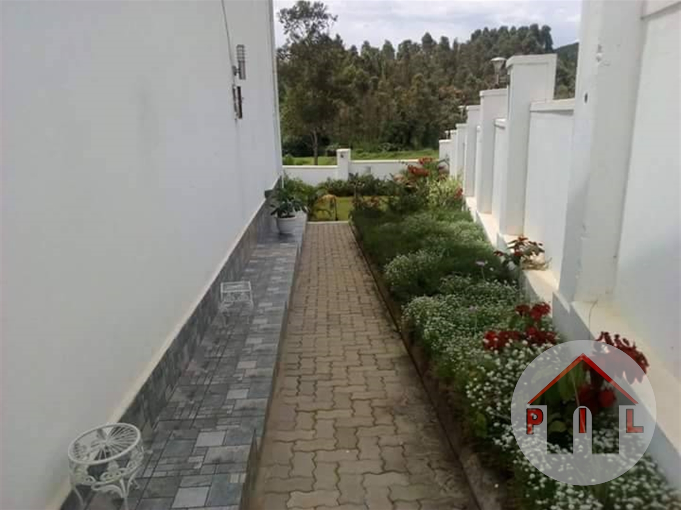 Mansion for rent in Bwebajja Wakiso