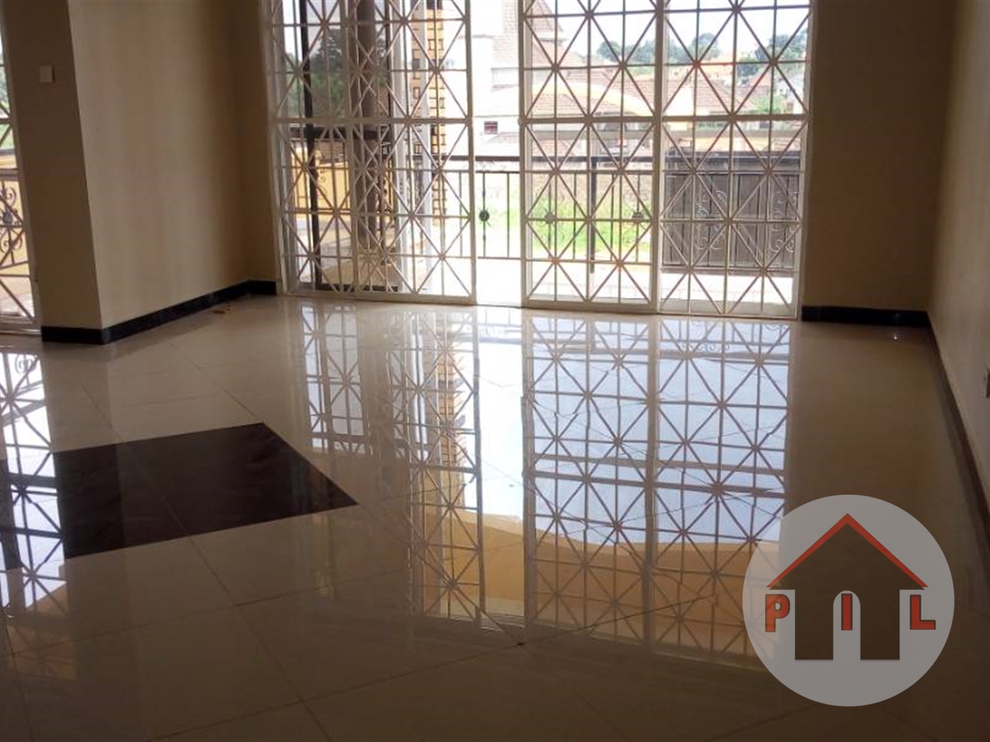 Mansion for sale in Kira Wakiso