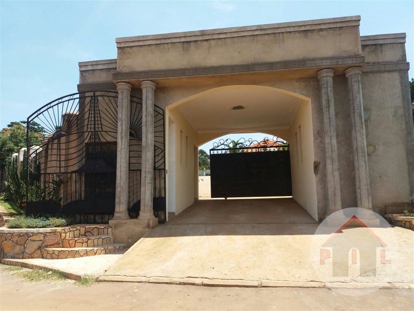 Mansion for sale in Bwebajja Wakiso