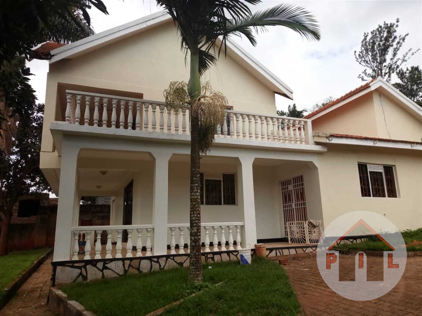 Town House for sale in Seguku Wakiso