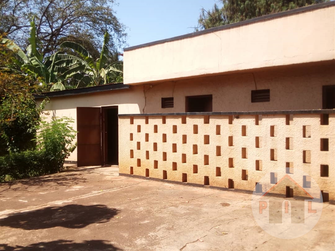 Maisonette for sale in Bugoloobi Kampala
