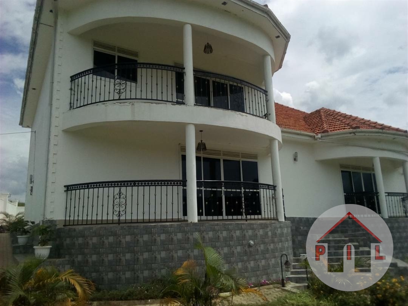 Mansion for sale in Bwebajja Wakiso