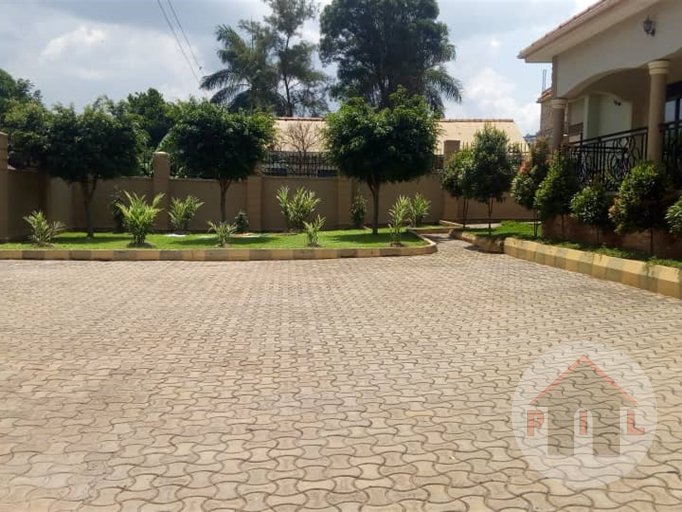 Bungalow for sale in Munyonyo Kampala