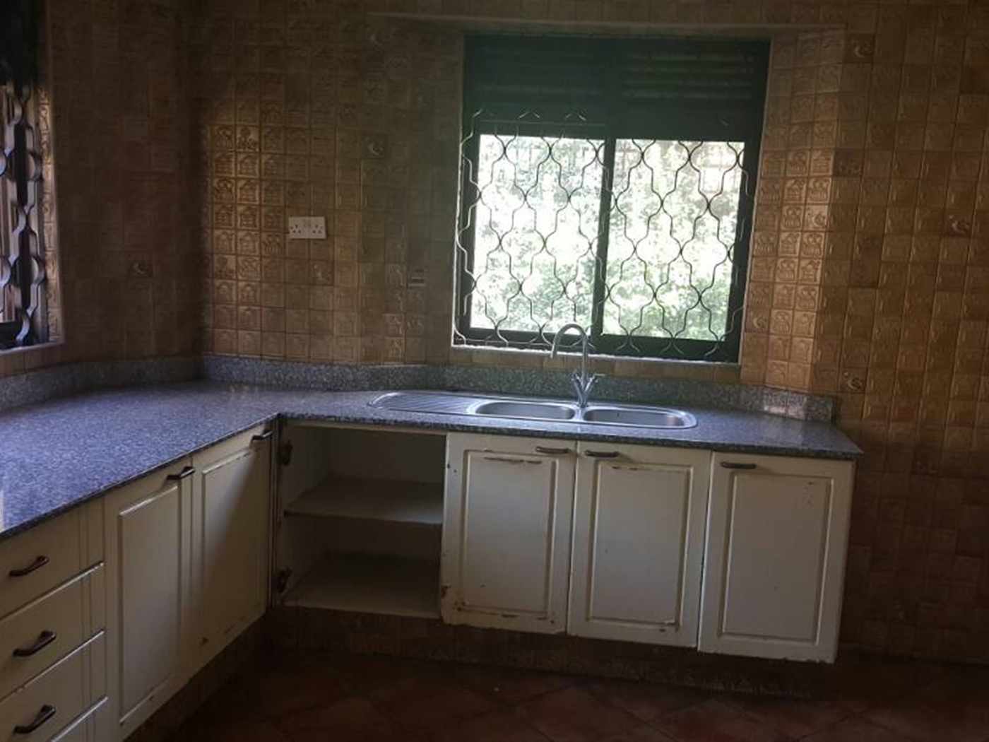 Bungalow for rent in Muyenga Kampala