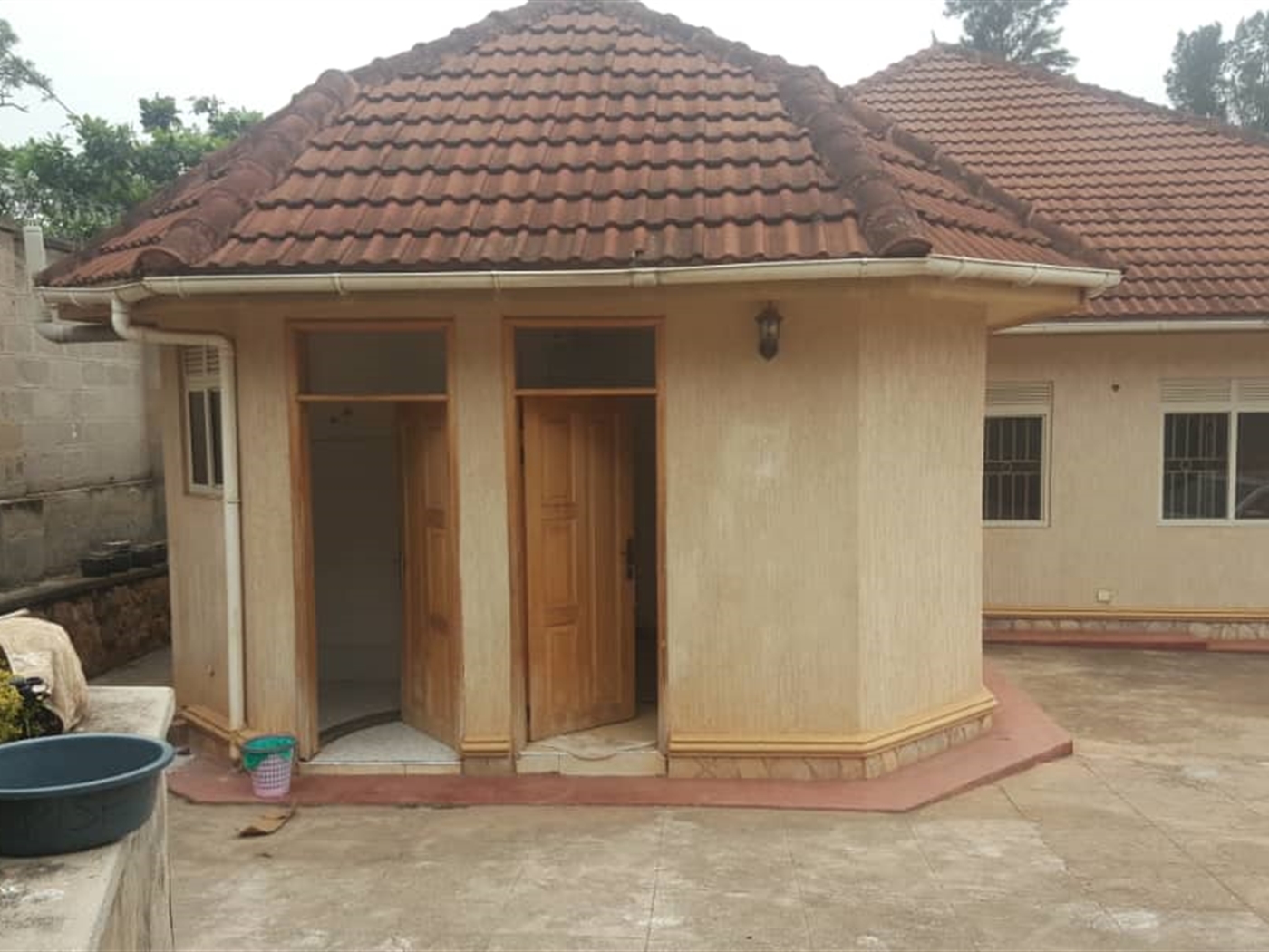 Bungalow for rent in Kansanga Kampala