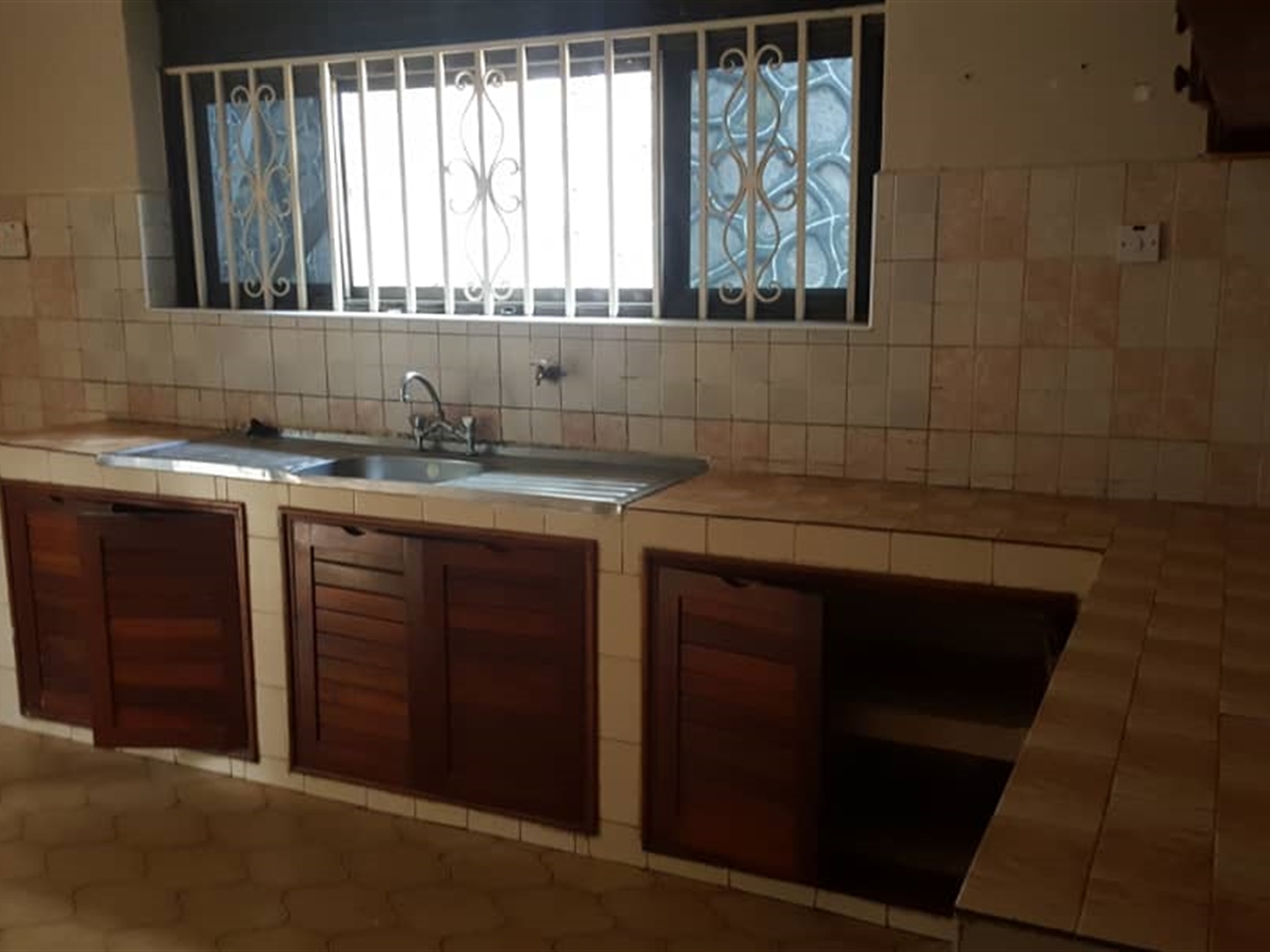 Bungalow for rent in Muyenga Kampala