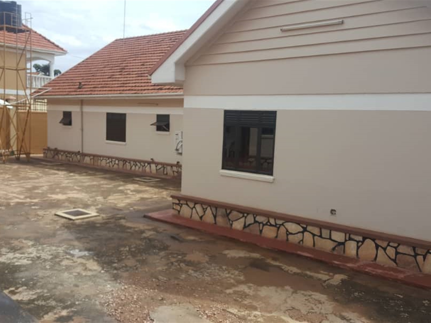 Bungalow for rent in Muyenga Kampala