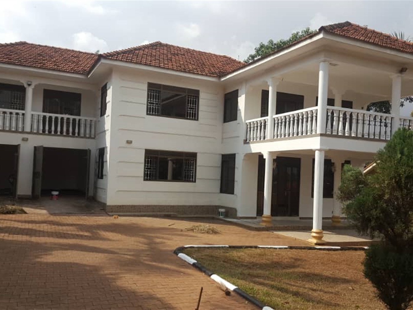 Storeyed house for rent in Muyenga Kampala