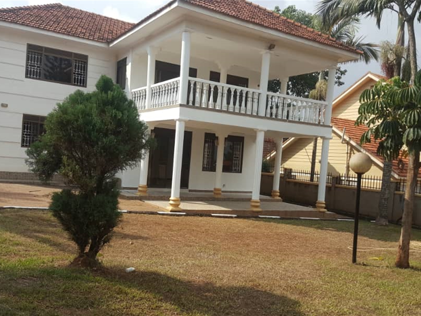 Storeyed house for rent in Muyenga Kampala