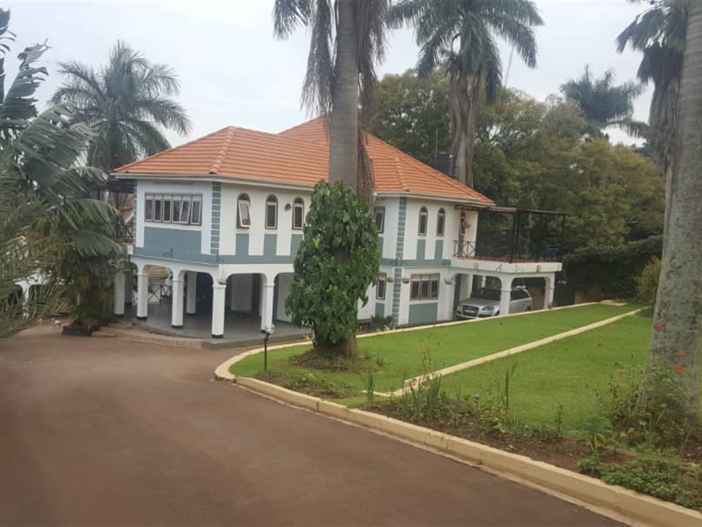 Mansion for rent in Kansanga Kampala