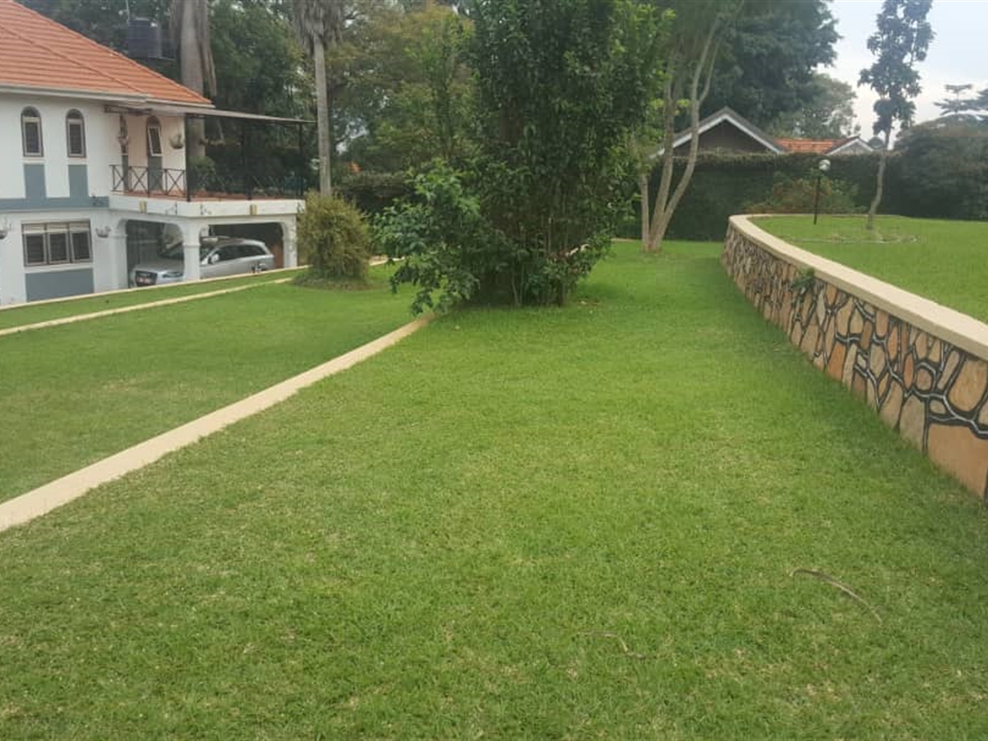 Mansion for rent in Kansanga Kampala