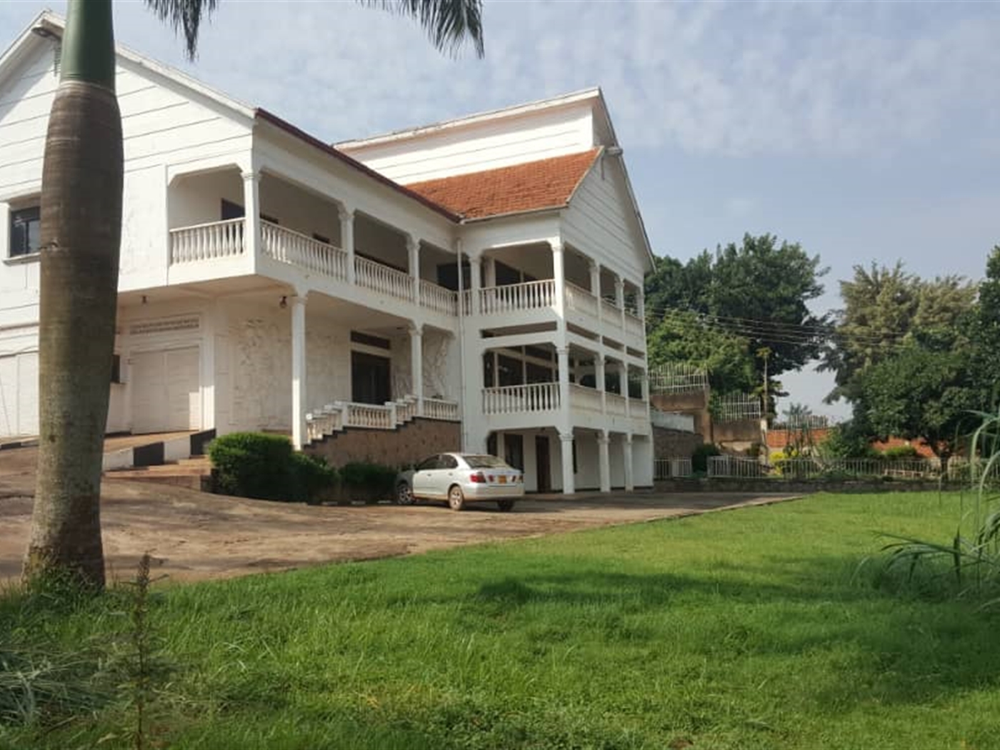 Mansion for rent in Muyenga Kampala