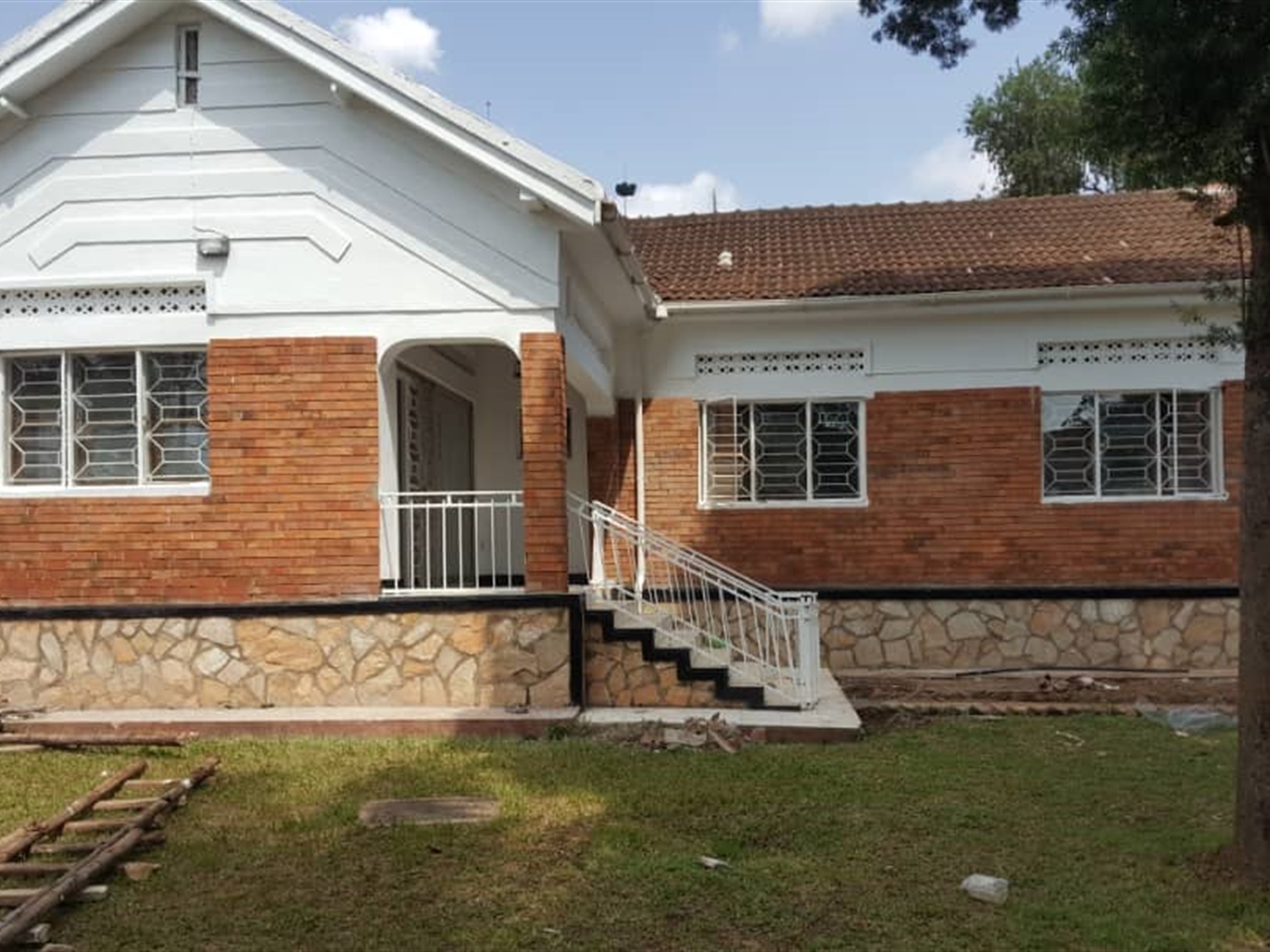 Bungalow for rent in Muyenga Kampala