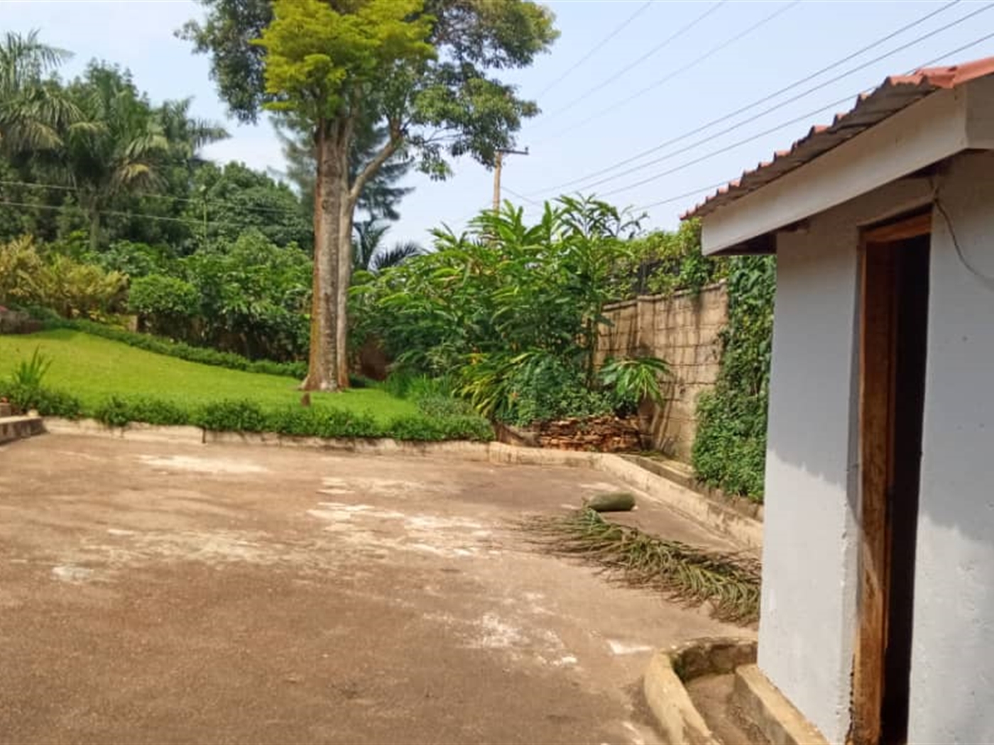 Bungalow for sale in Mutungo Kampala