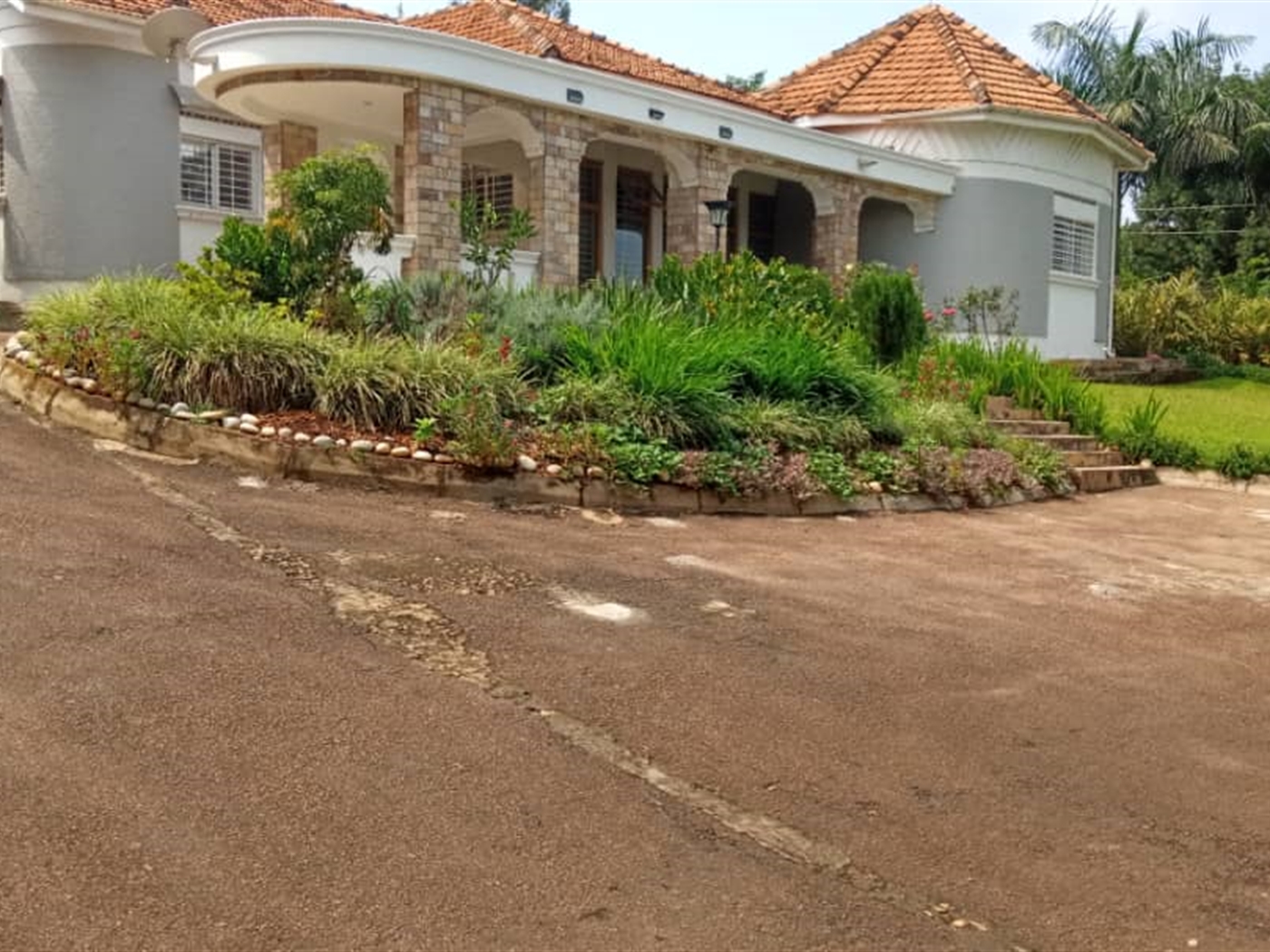 Bungalow for sale in Mutungo Kampala