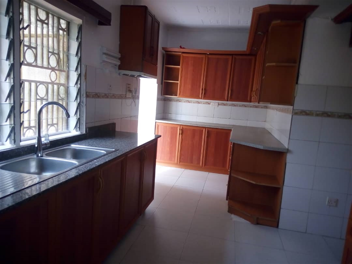 Bungalow for rent in Kololo Kampala