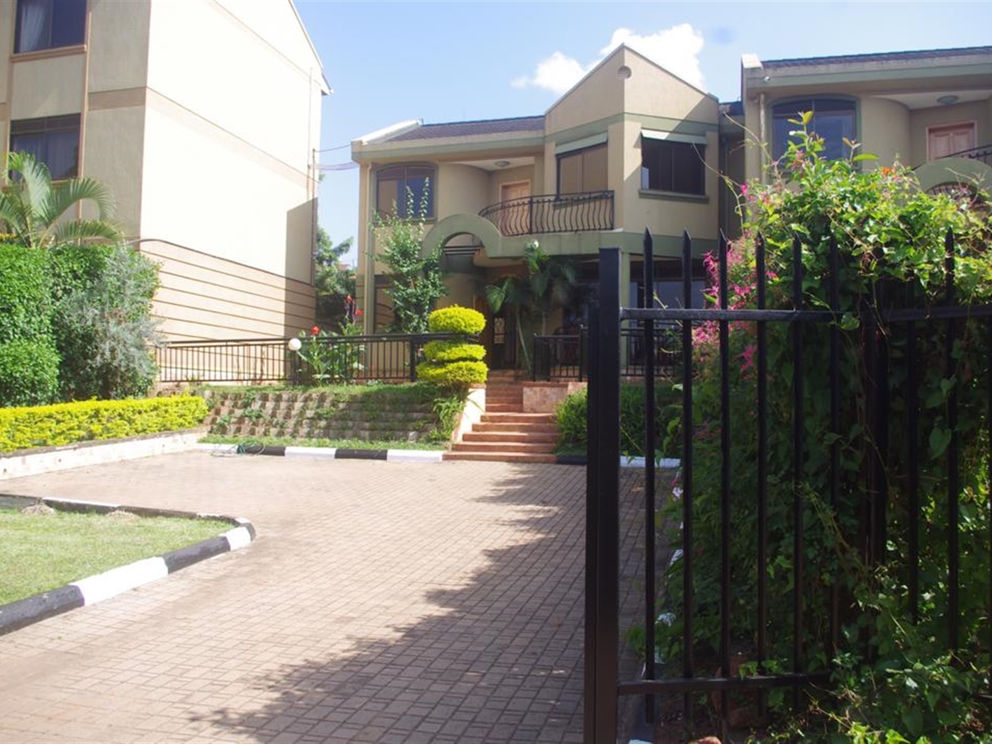 Mansion for rent in Munyonyo Kampala