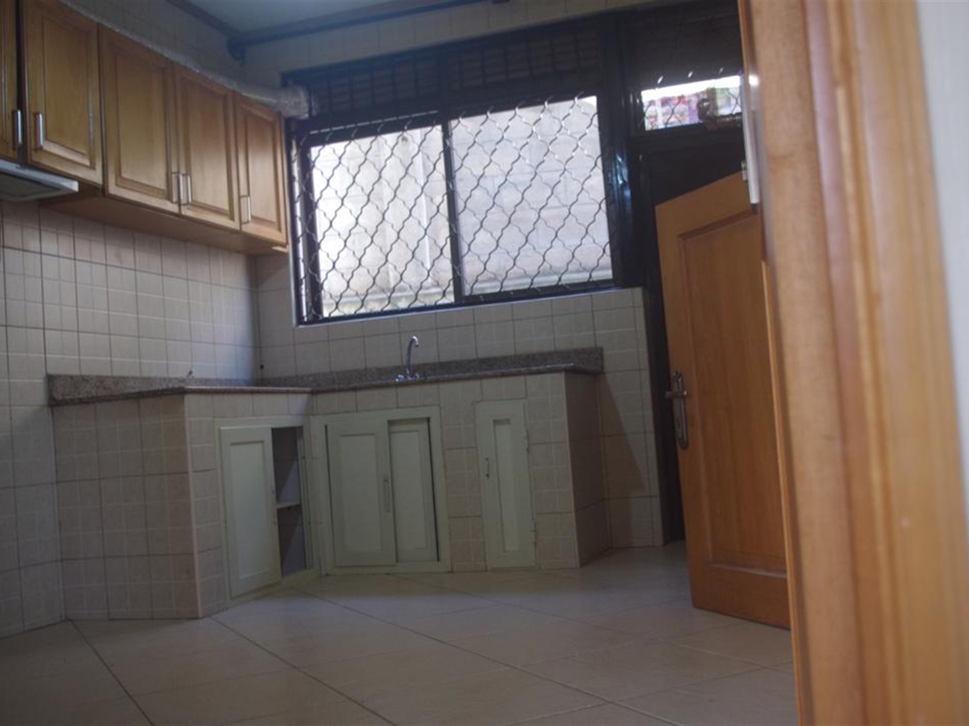 Mansion for rent in Munyonyo Kampala