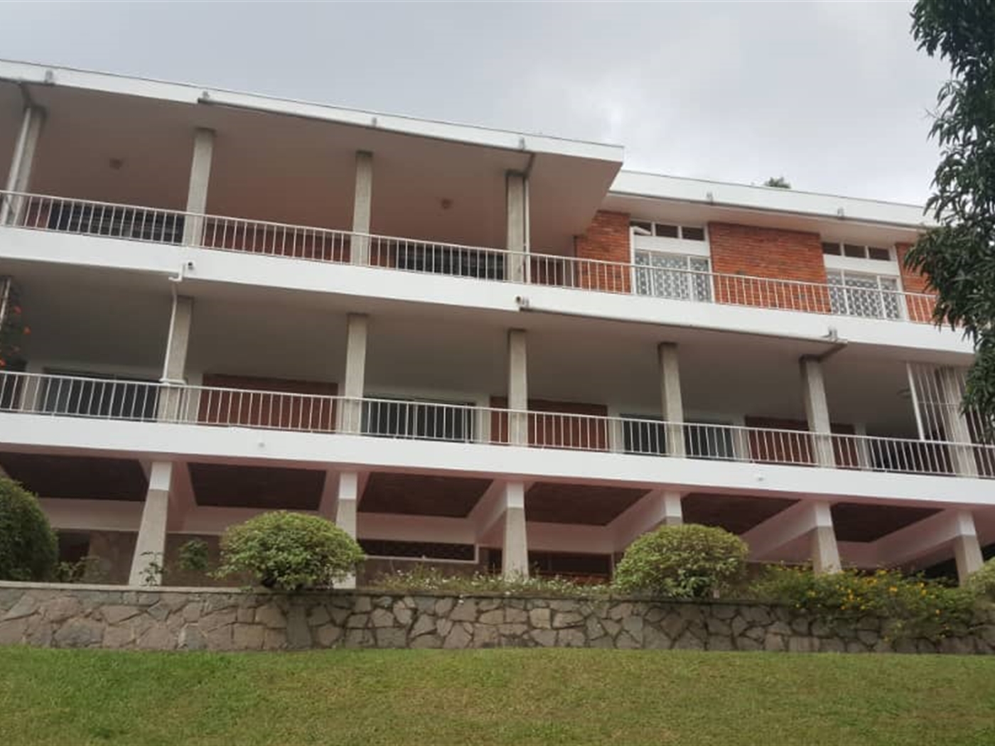 Mansion for rent in Kololo Kampala