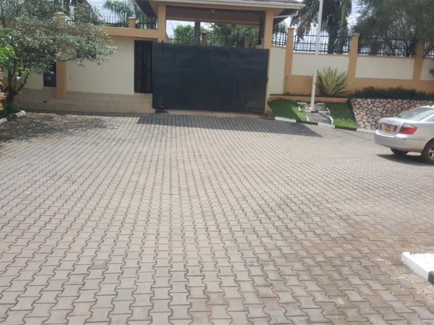 Mansion for rent in Naguru Kampala