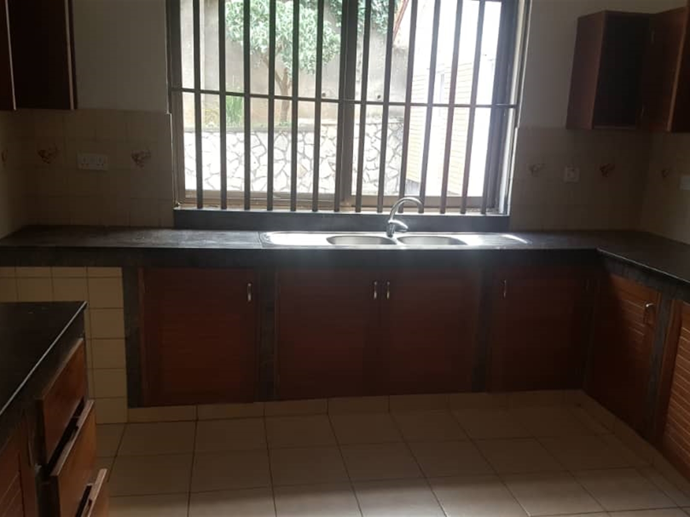 Bungalow for rent in Muyenga Kampala