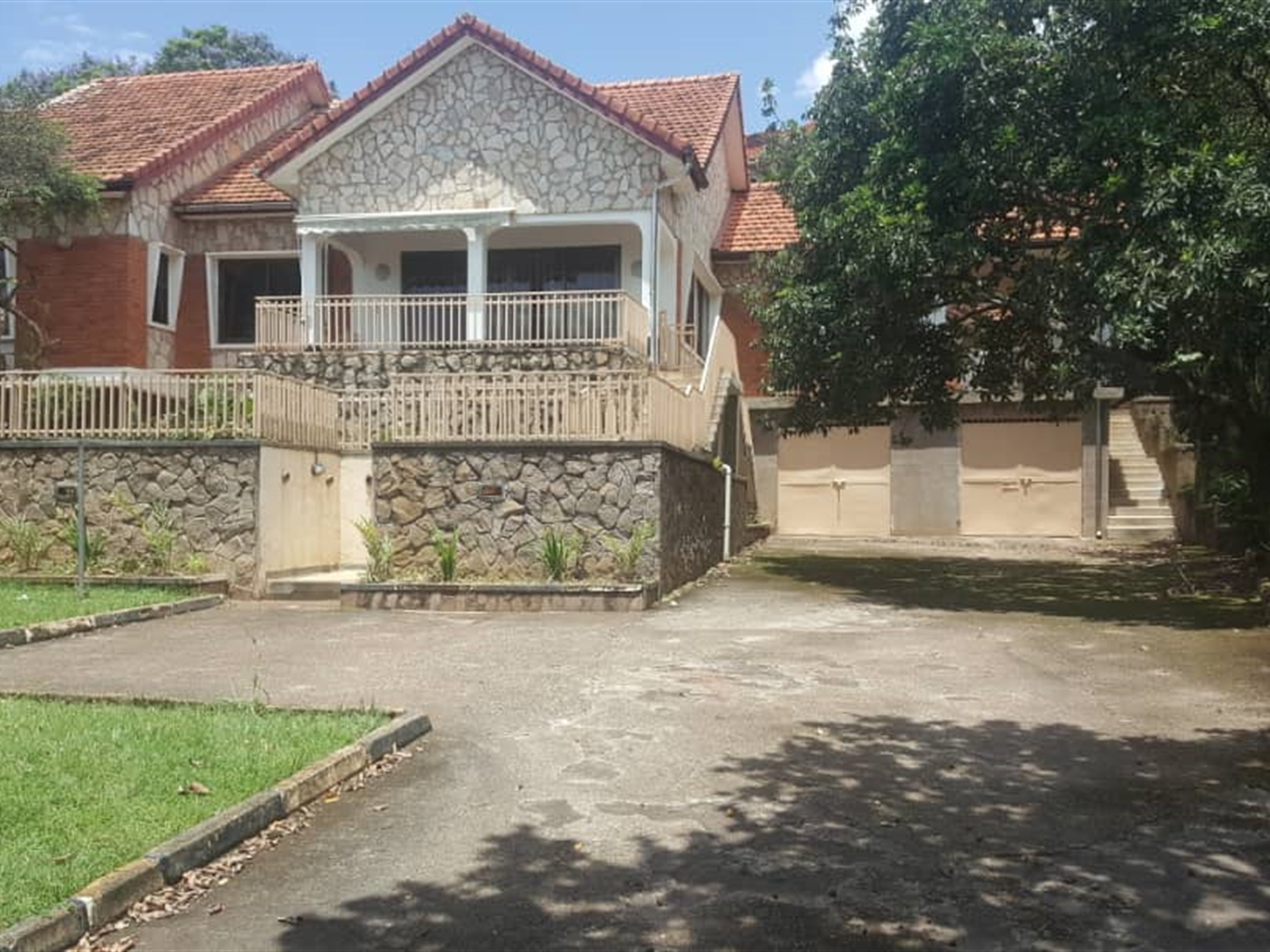 Bungalow for rent in Muyenga Kampala