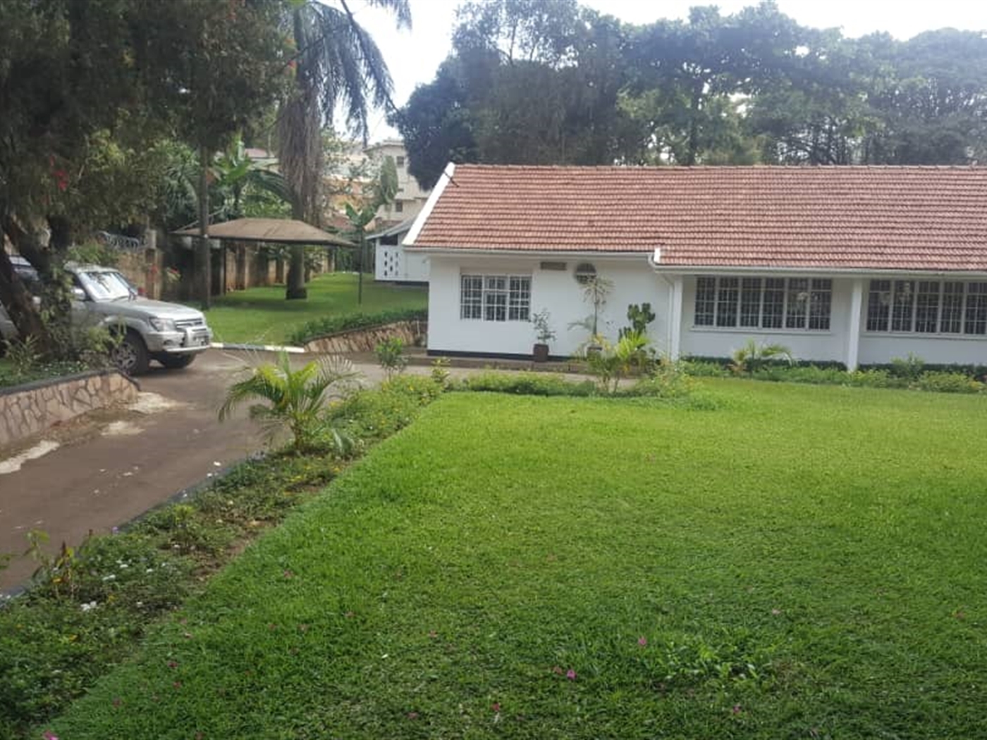 Bungalow for rent in Kololo Kampala