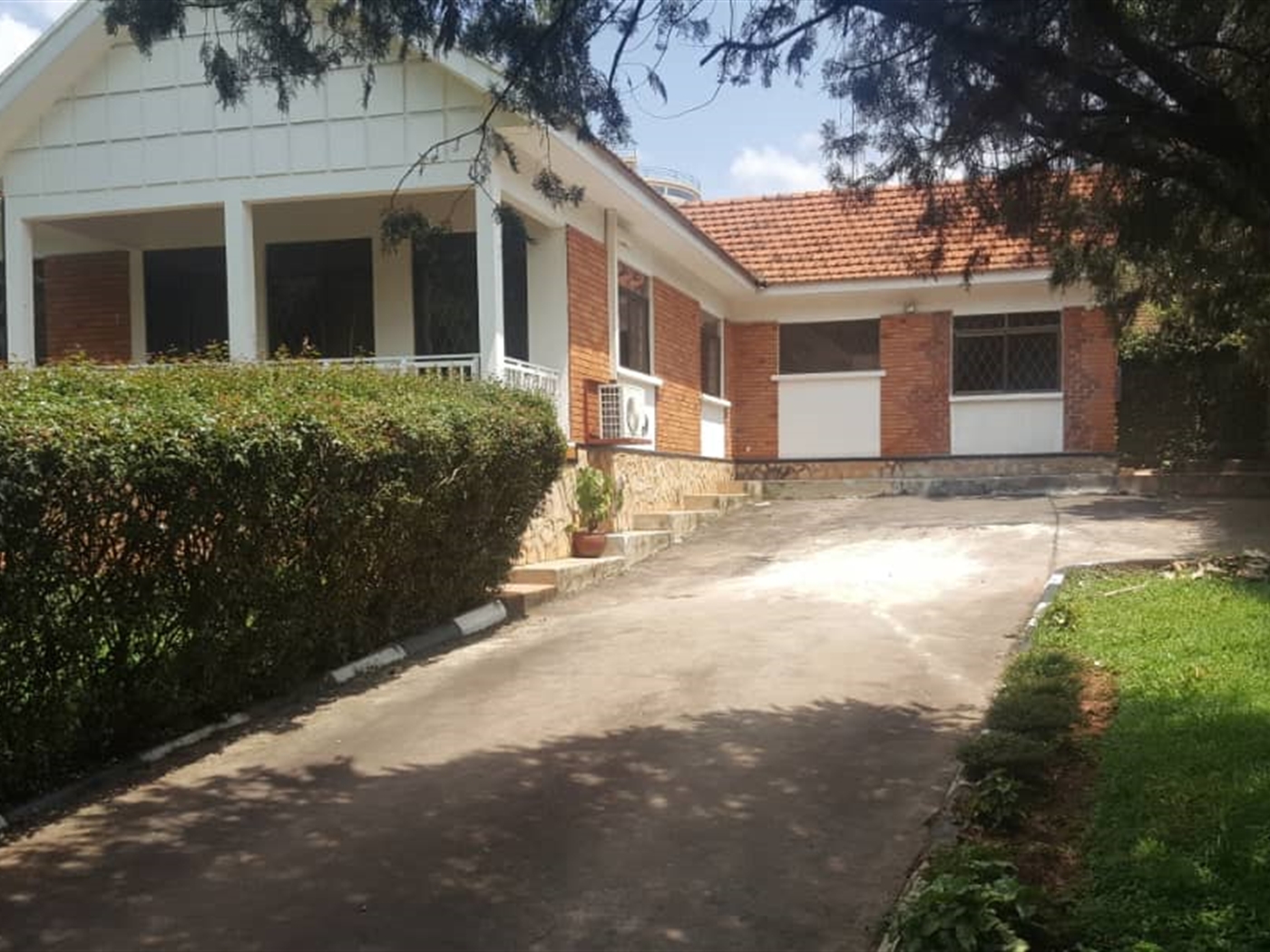 Bungalow for rent in Kololo Kampala