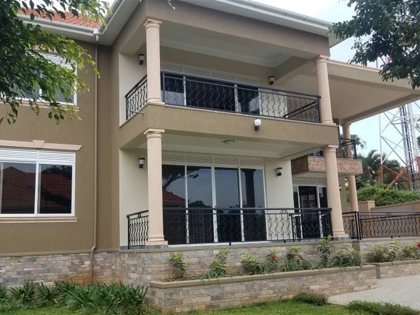 Mansion for sale in Munyonyo Kampala