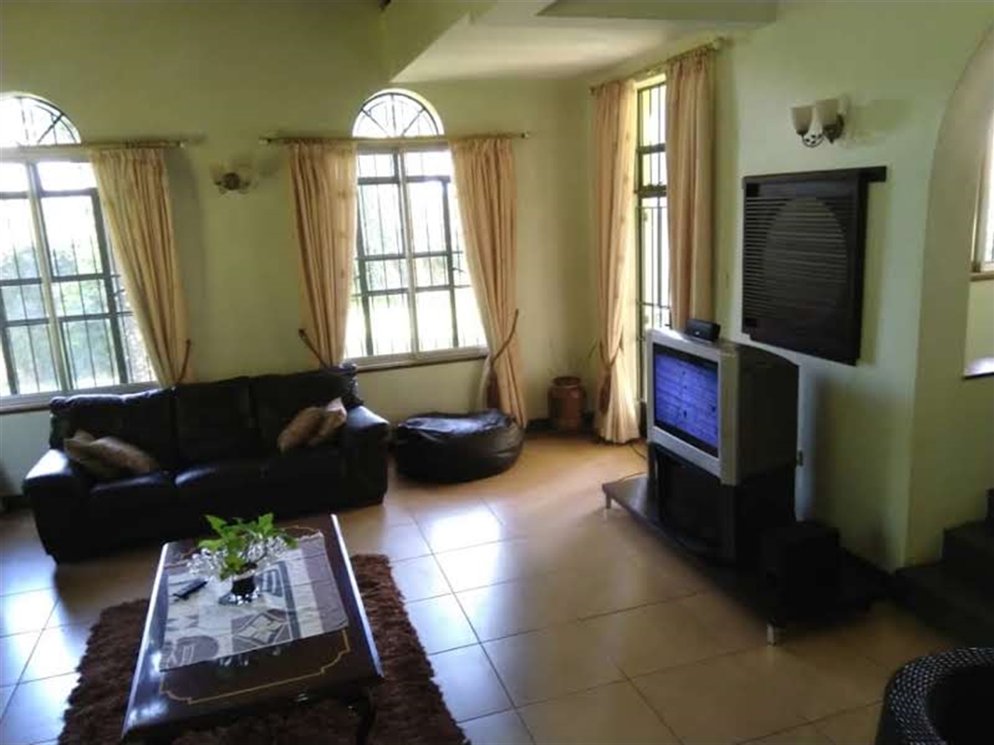 Mansion for rent in Munyonyo Kampala