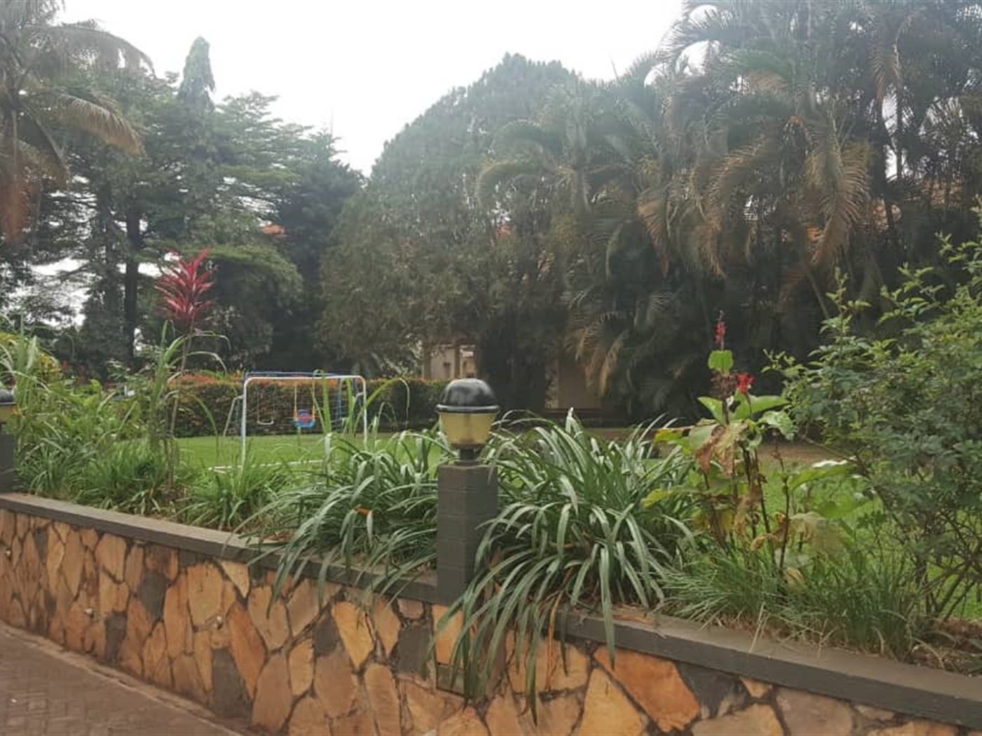 Bungalow for rent in Kololo Kampala