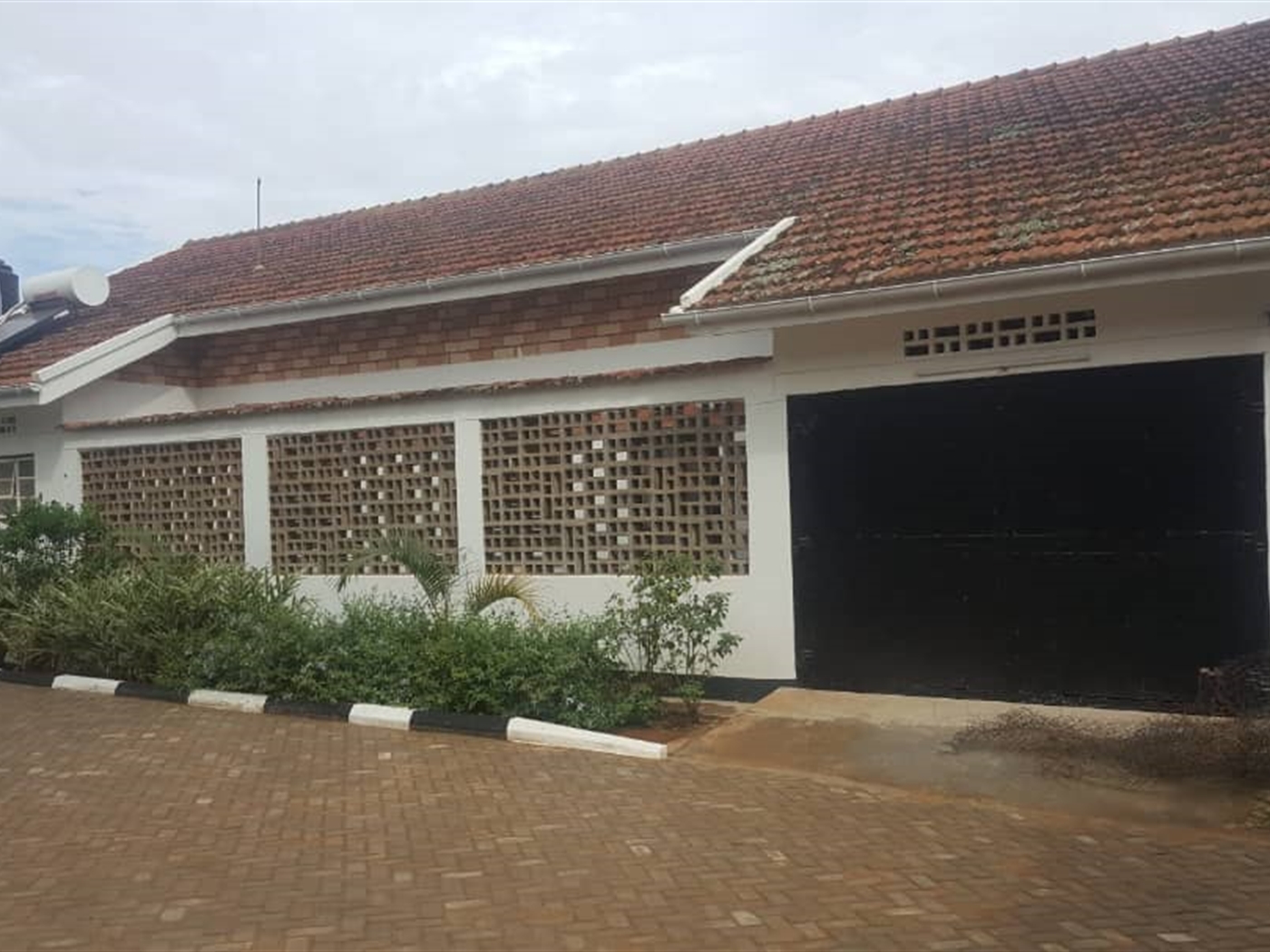 Bungalow for rent in Munyonyo Kampala