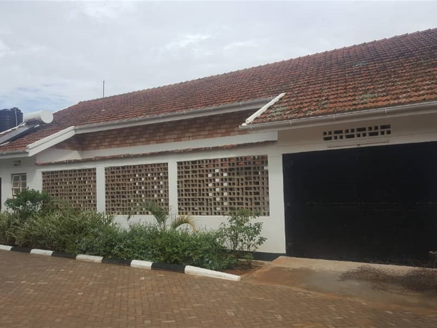 Bungalow for rent in Munyonyo Kampala