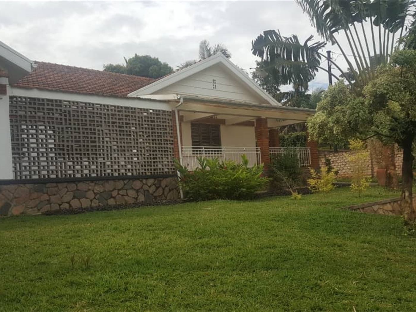 Bungalow for rent in Munyonyo Kampala