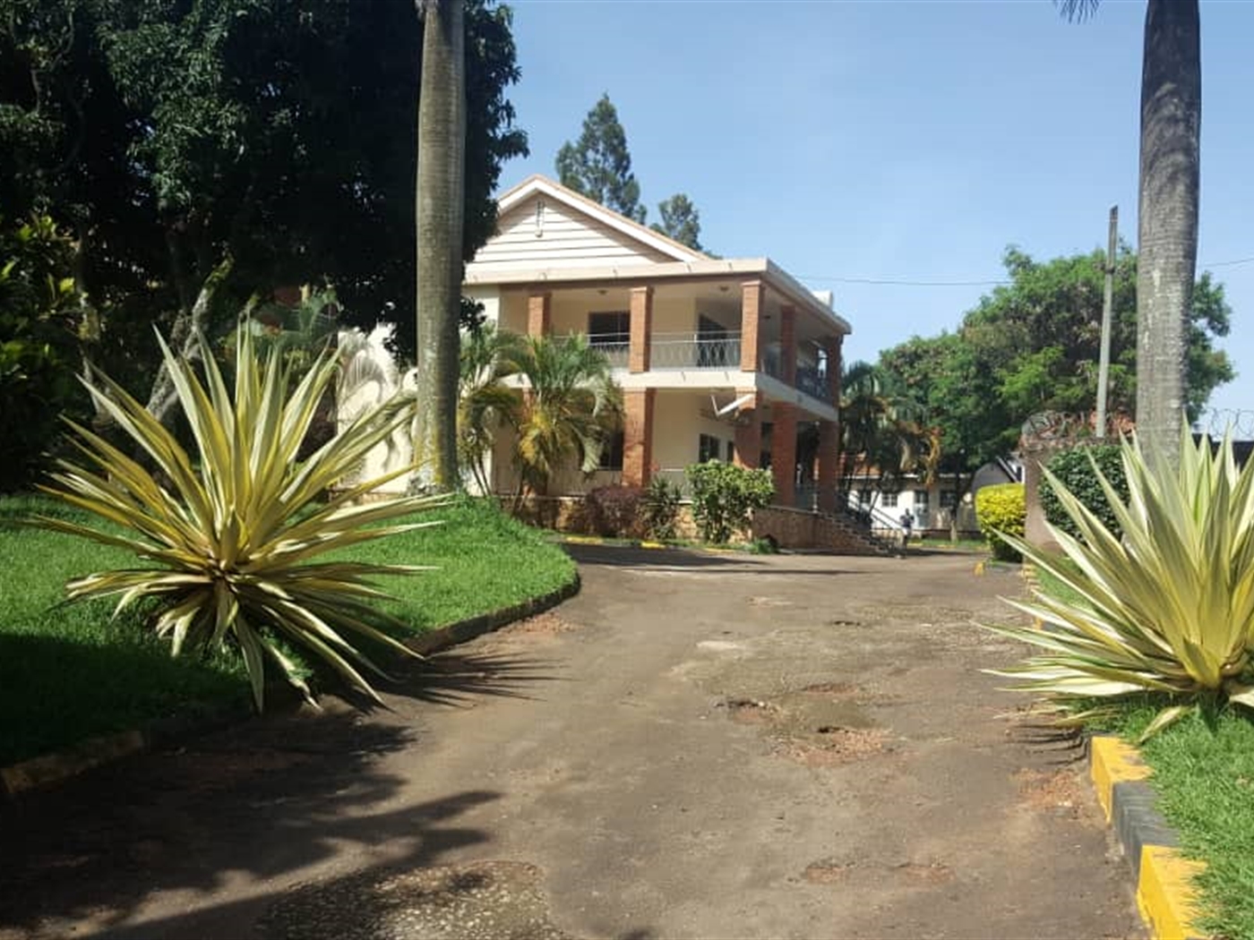 Storeyed house for rent in Muyenga Kampala