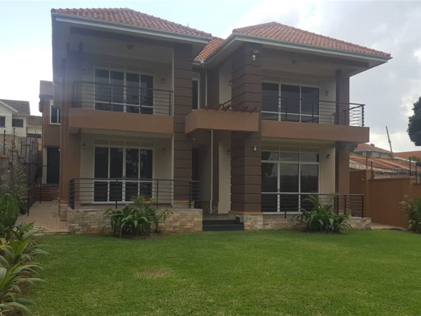 Mansion for rent in Muyenga Kampala