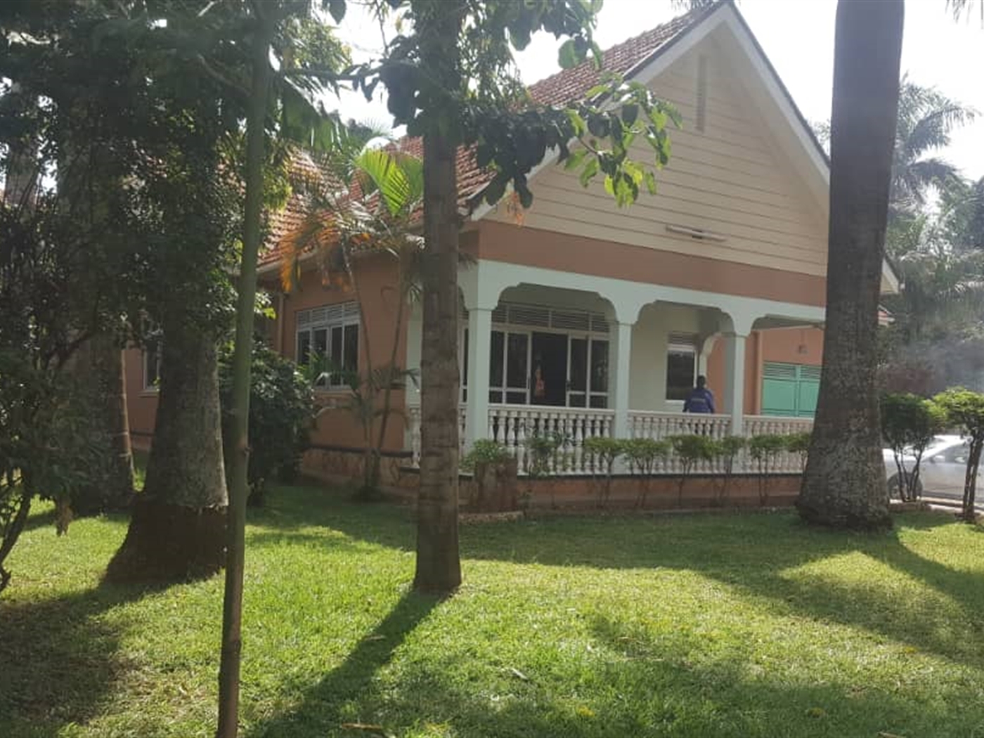 Bungalow for rent in Muyenga Kampala