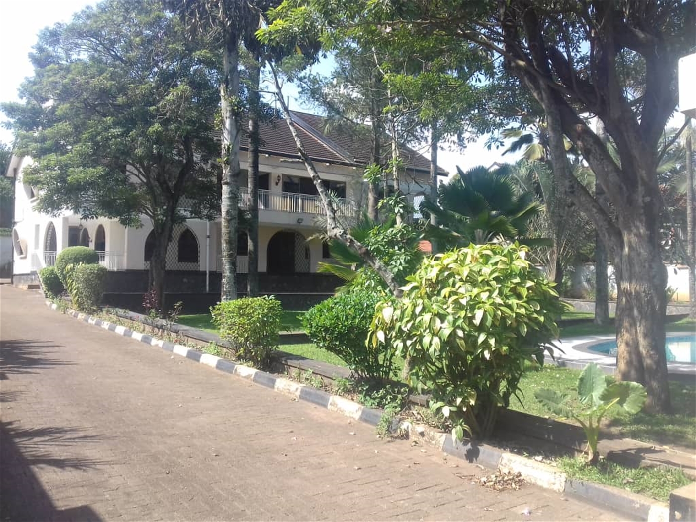 Mansion for rent in Bugoloobi Kampala