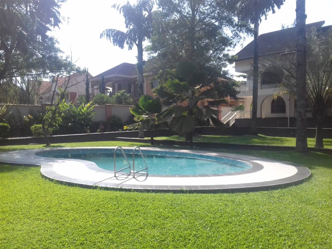 Mansion for rent in Bugoloobi Kampala