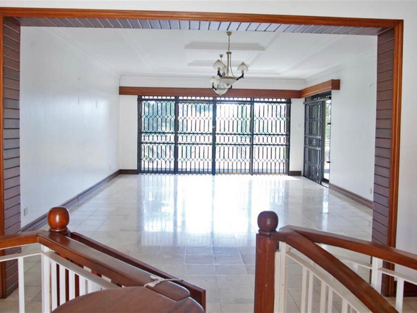 Mansion for rent in Bugoloobi Kampala