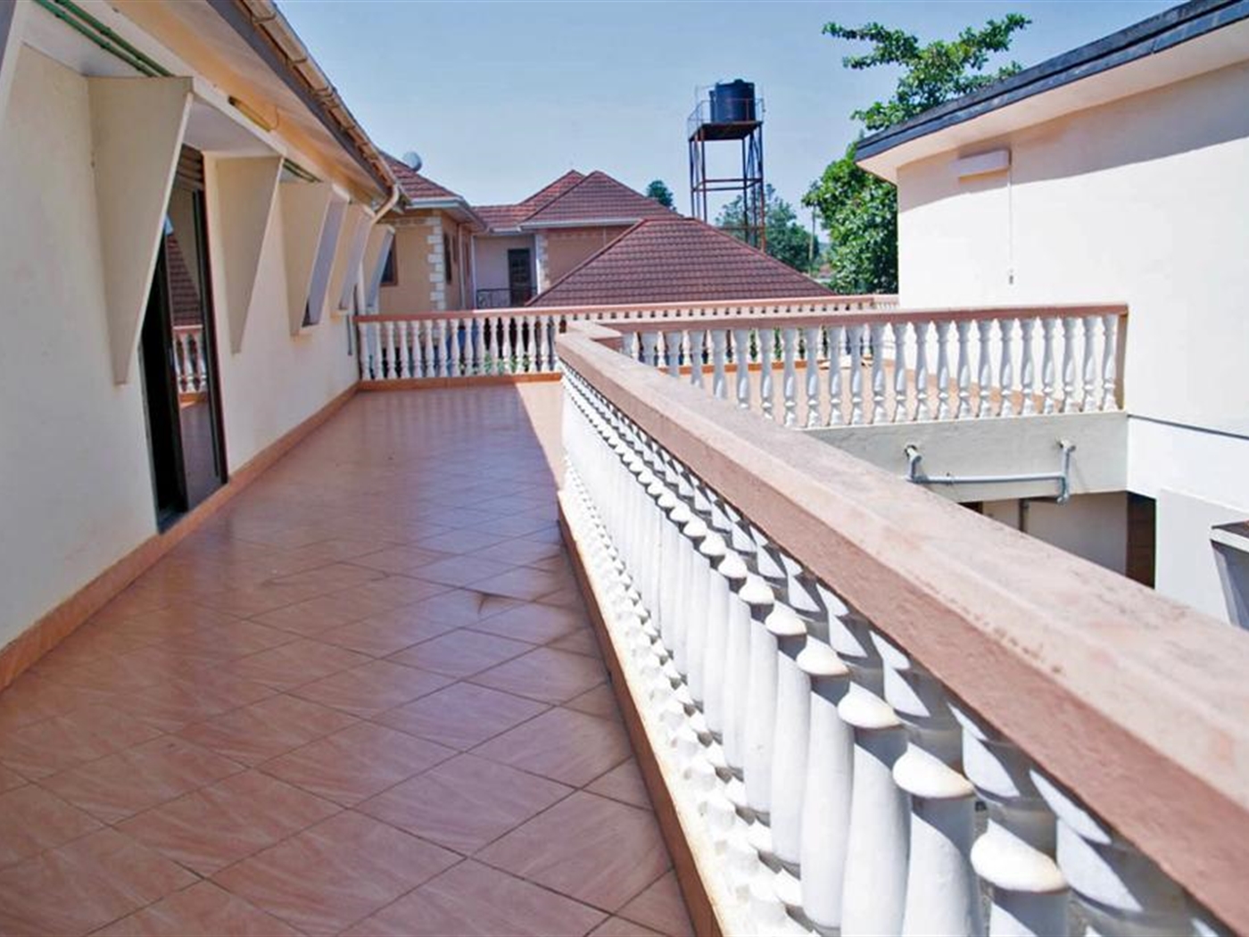 Mansion for rent in Bugoloobi Kampala