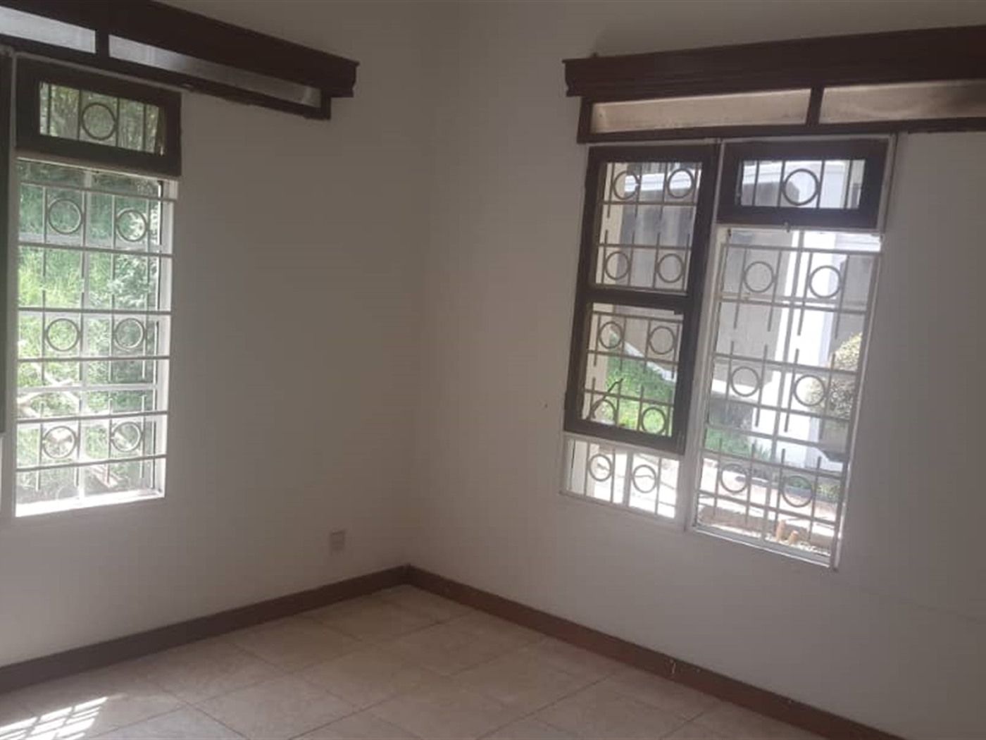 Bungalow for rent in Kololo Kampala