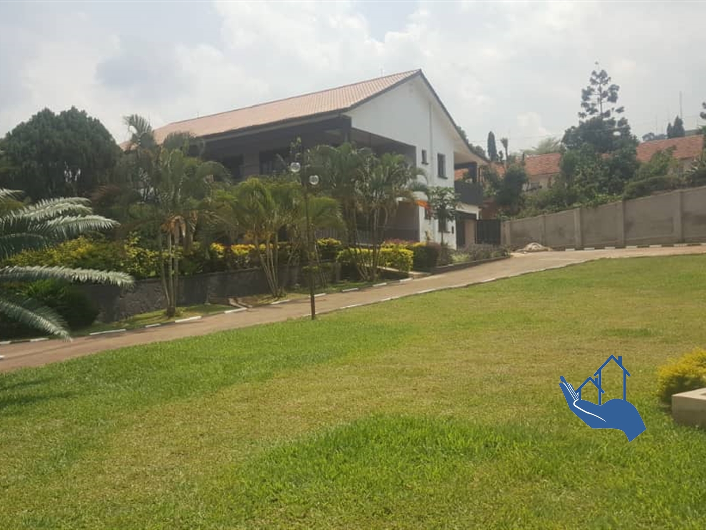 Mansion for rent in Kansanga Kampala