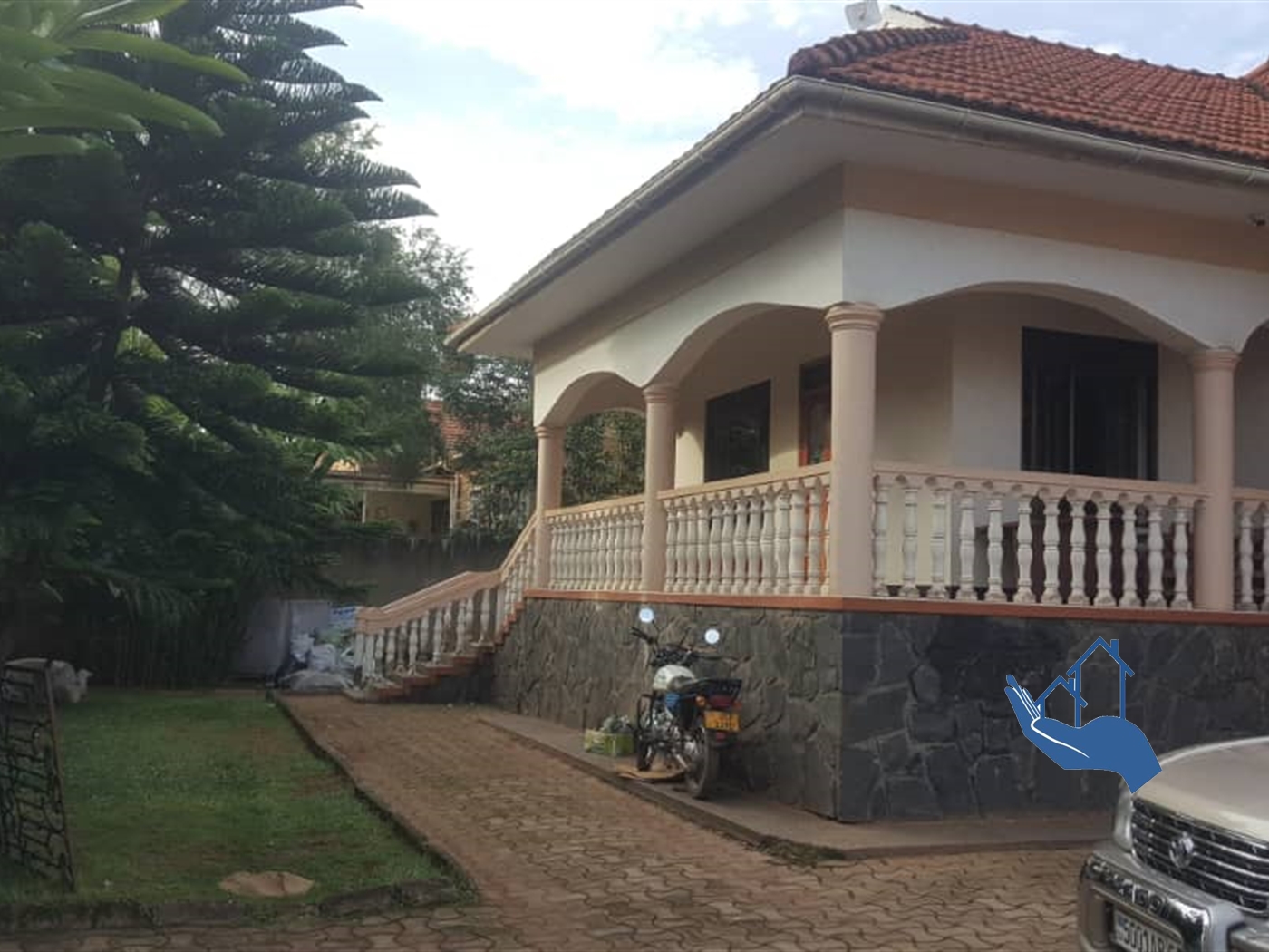 Bungalow for rent in Kansanga Kampala