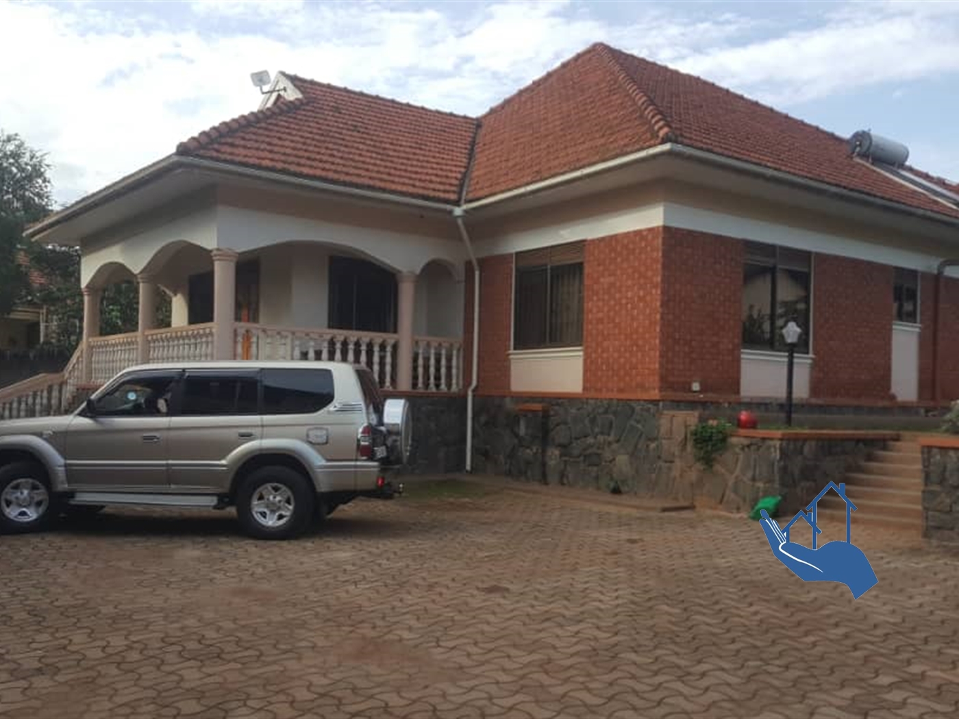 Bungalow for rent in Kansanga Kampala