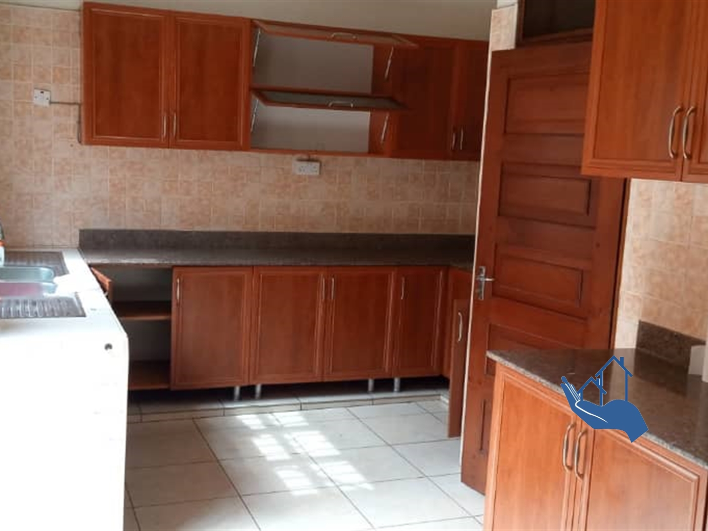 Bungalow for rent in Kansanga Kampala