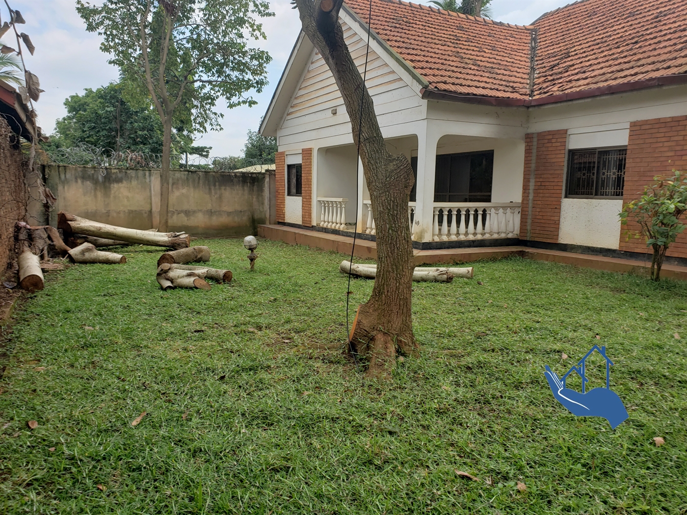 Bungalow for sale in Bugoloobi Kampala