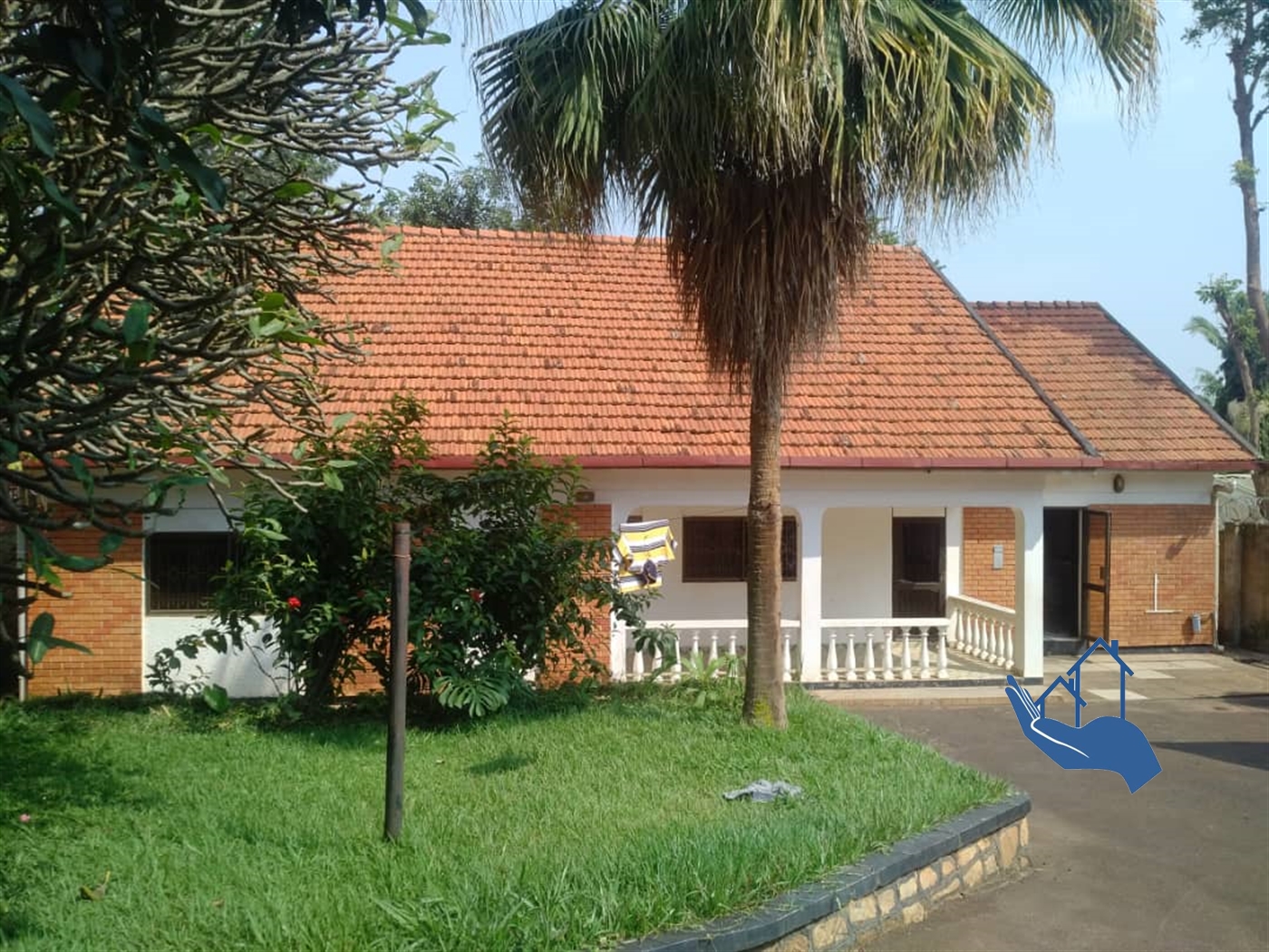 Bungalow for sale in Bugoloobi Kampala