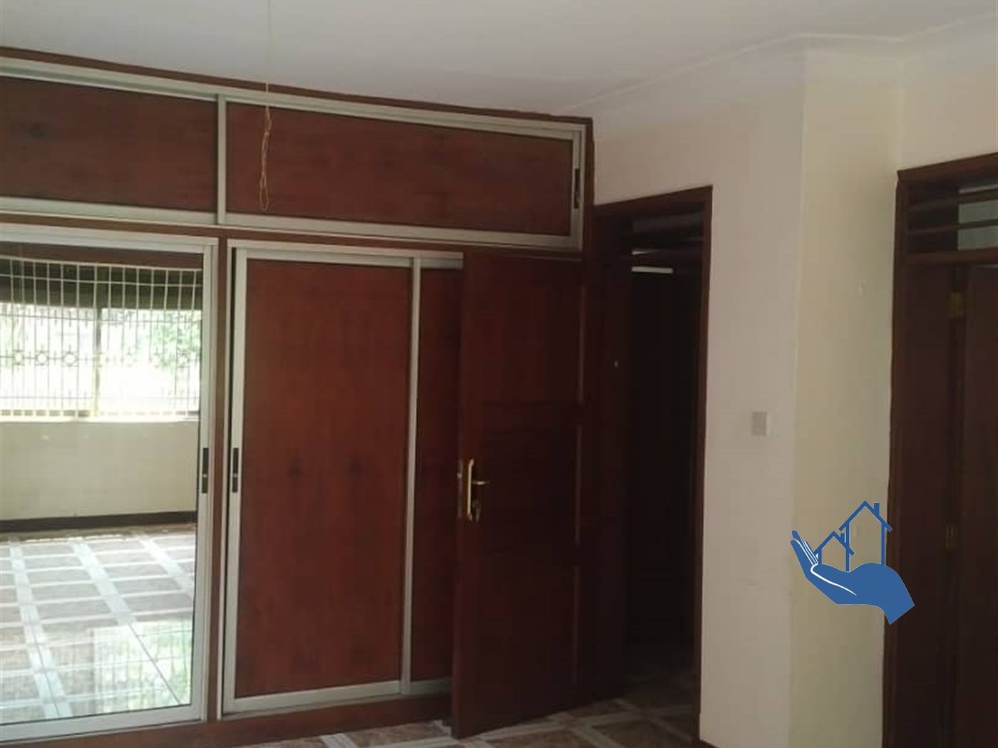 Bungalow for sale in Bugoloobi Kampala